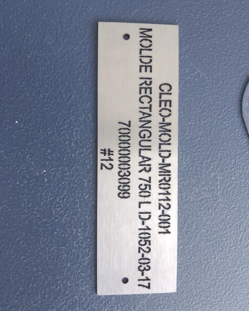 Placa de reconocimiento corporativo en acero inoxidable cepillado